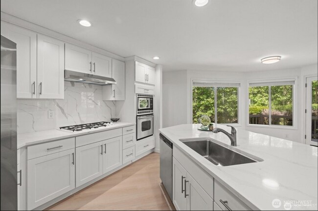 Building Photo - Beautifully Renovated 5-Bedroom Home in Abbey Road