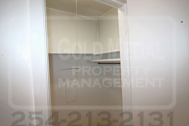 Building Photo - 2302 Hunt Dr