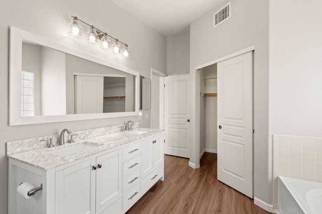 Building Photo - 2729 Cartegena Dr
