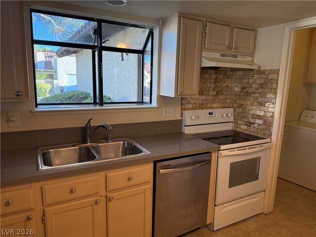 Building Photo - 720 Sea Pines Ln