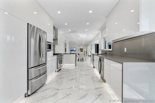 Building Photo - 207 Royal Palm Dr