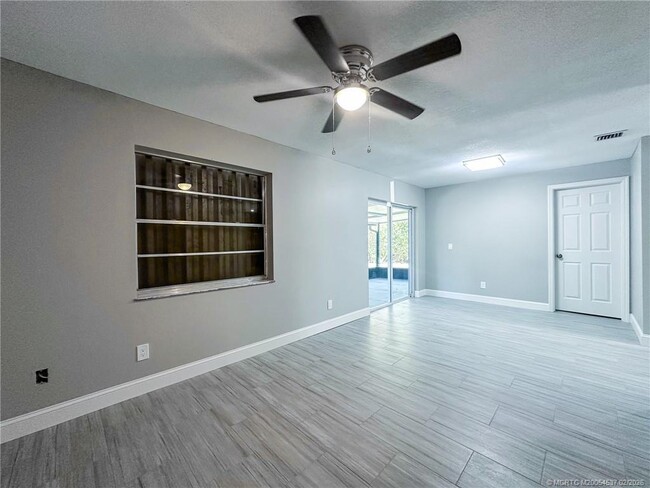 Building Photo - 315 SE Norfolk Blvd