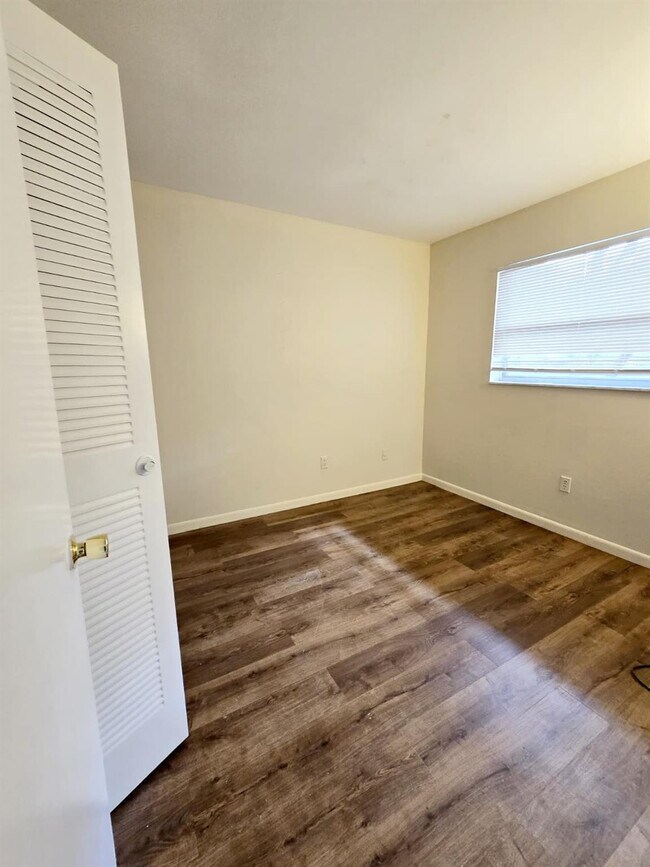 Building Photo - 4121 Stirling Rd