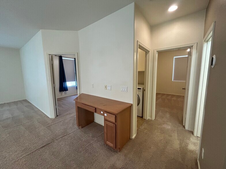Building Photo - 3161 S Southwind Dr