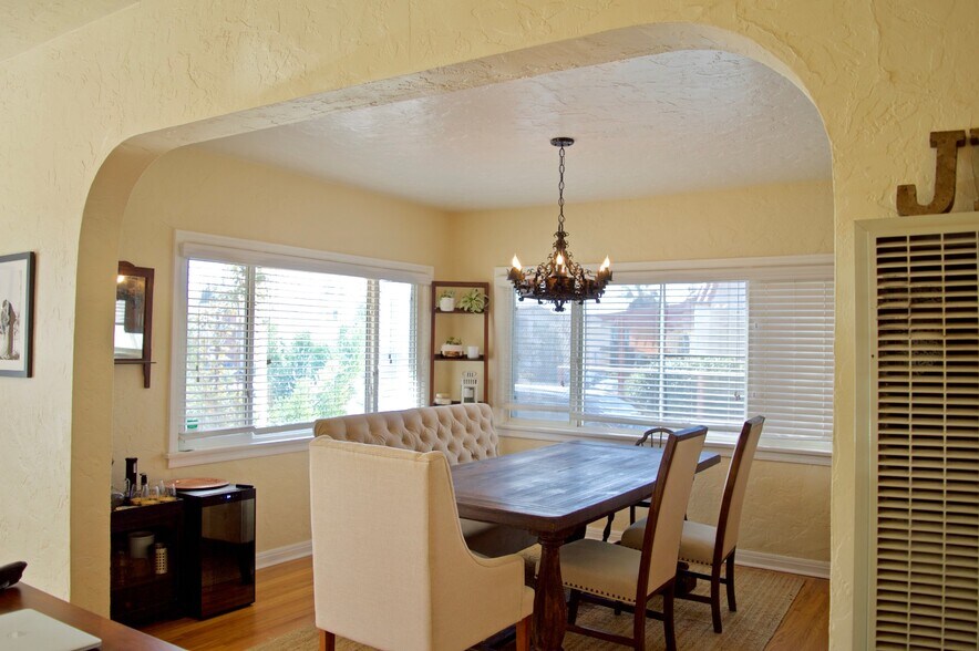 dining room facing street with lots of natural light and custom lighting - 4770 Bancroft St