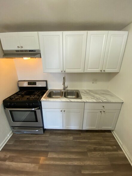Building Photo - 5415 Buena Vista St