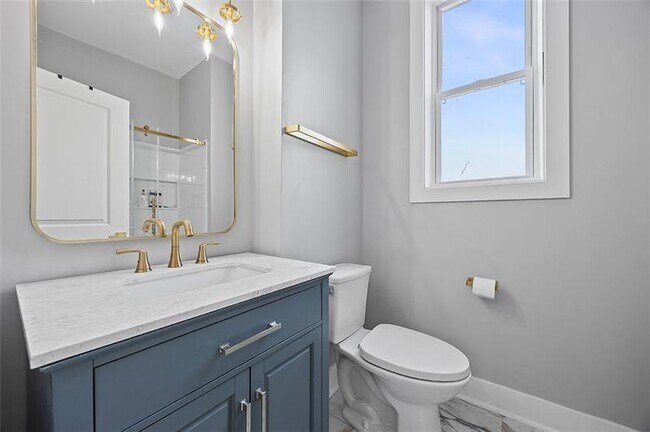 Building Photo - 1109 E Carson St