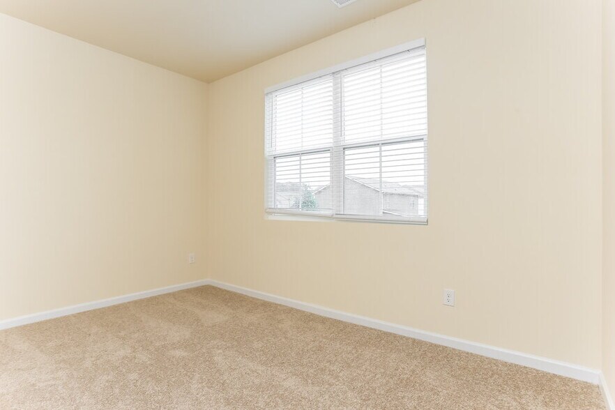 Building Photo - 215 Hamilton Pointe Dr