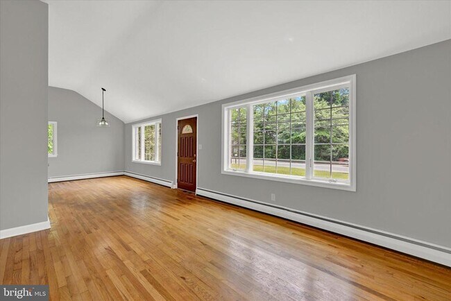 Building Photo - 260 Paradise Rd