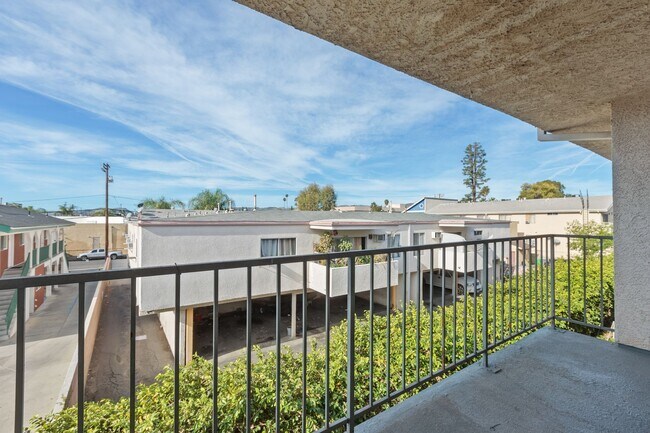 Building Photo - 7233 Loma Verde Ave