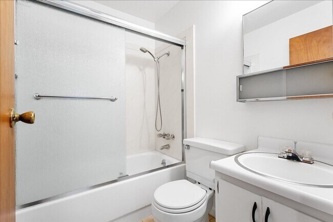 Building Photo - 2118 Alameda Ave