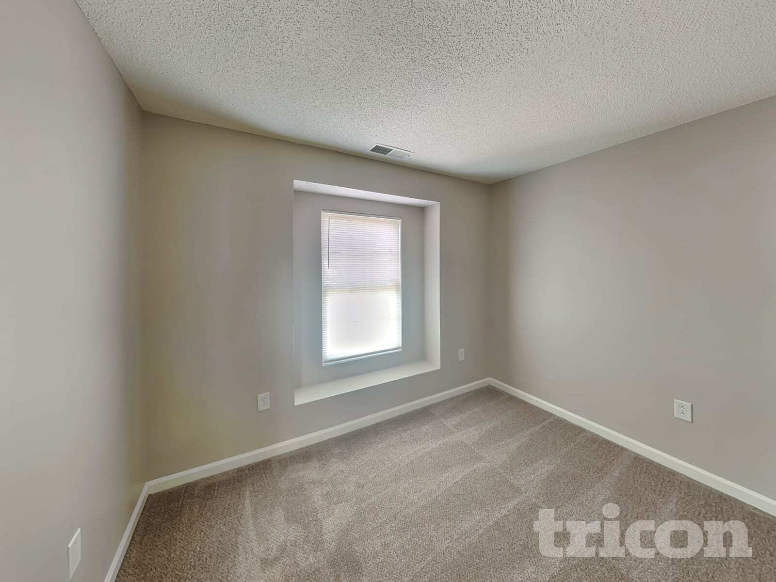 Building Photo - 10242 Hugue Way