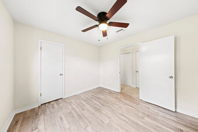 Building Photo - Charming Home in Parkwood Circle!