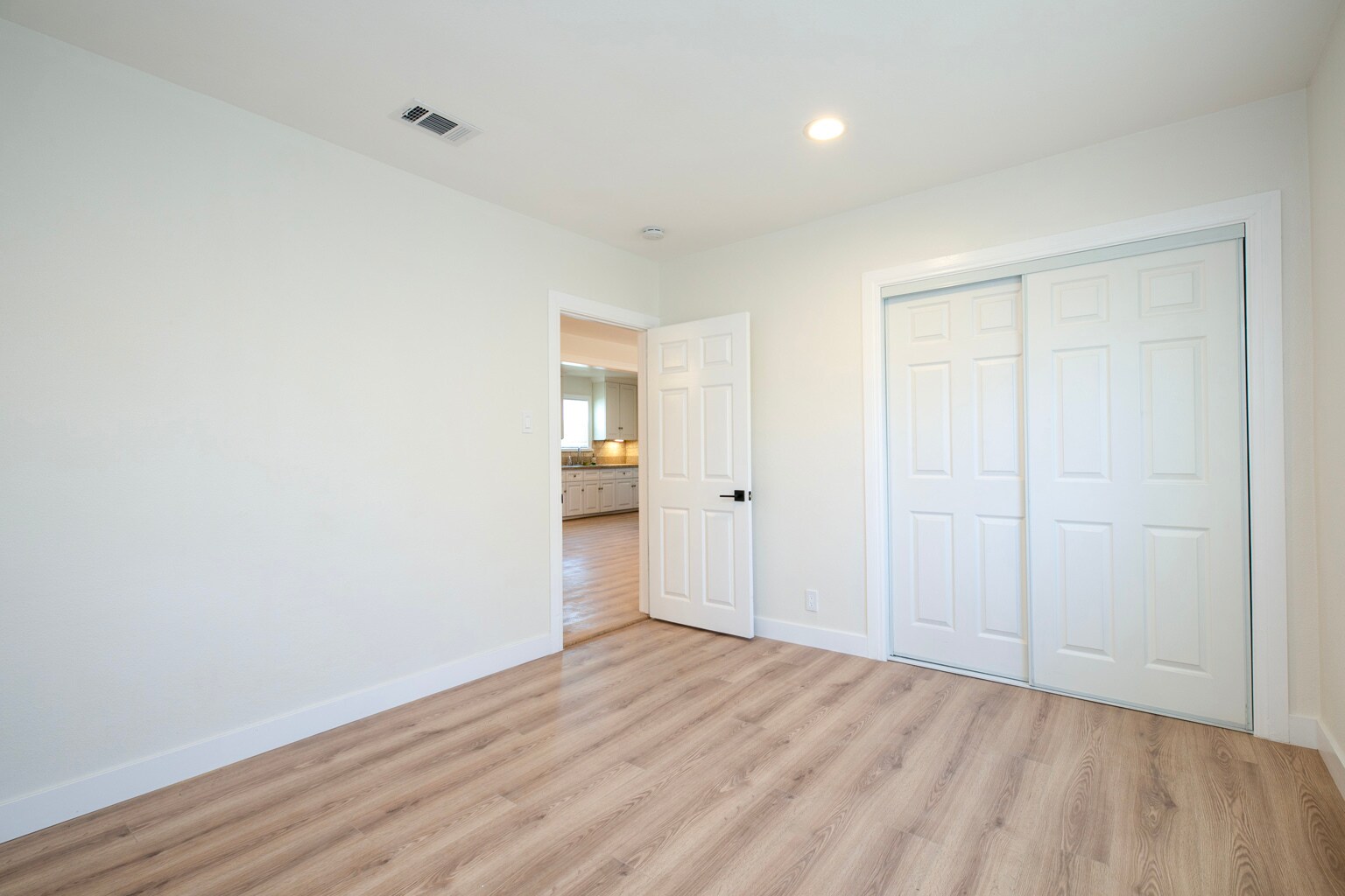 Building Photo - 7912 Vineland Ave