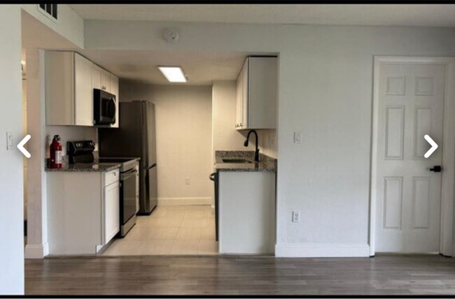 Building Photo - 836 Sky Lake Cir