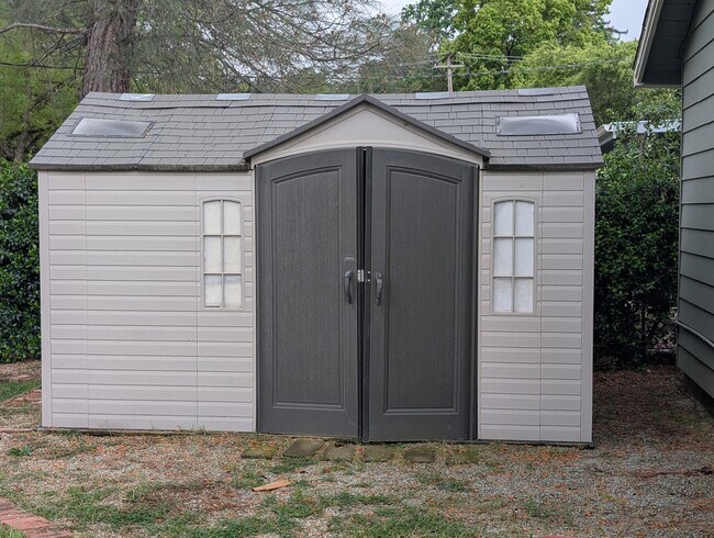 Building Photo - Single Family Home Near Shopping and Schools