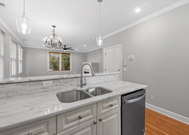 Building Photo - 2 Bedroom, 2.5 Bath Condo in Harleston Village of Downtown Charleston!