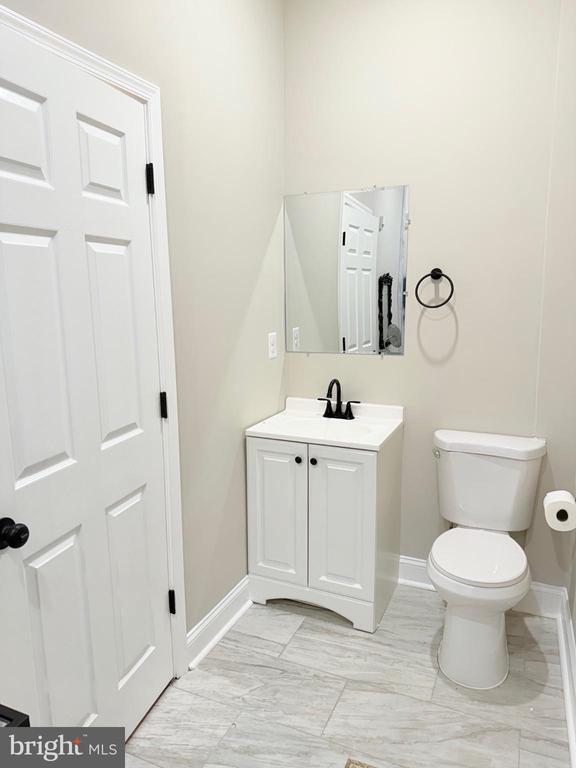 Building Photo - 3429 Chestnut Ave