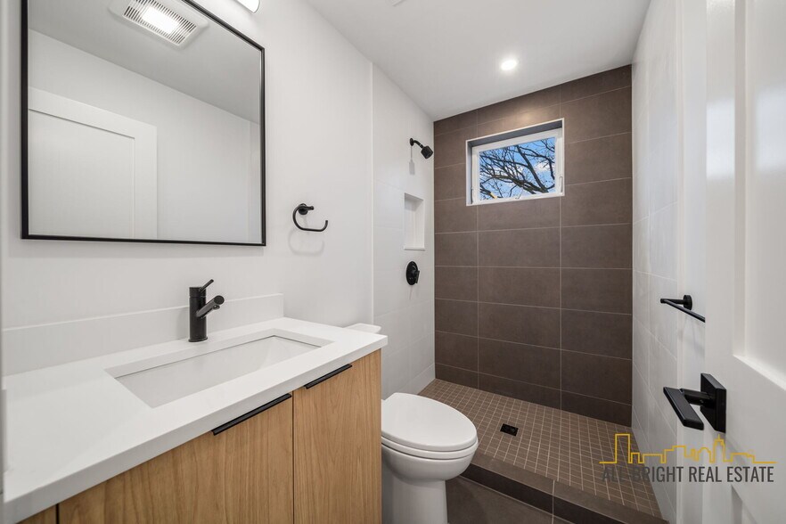 Building Photo - 9 Wenham St