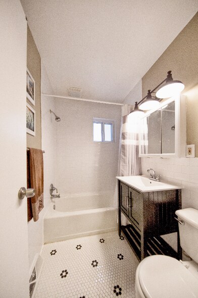 Building Photo - 51 King Ave