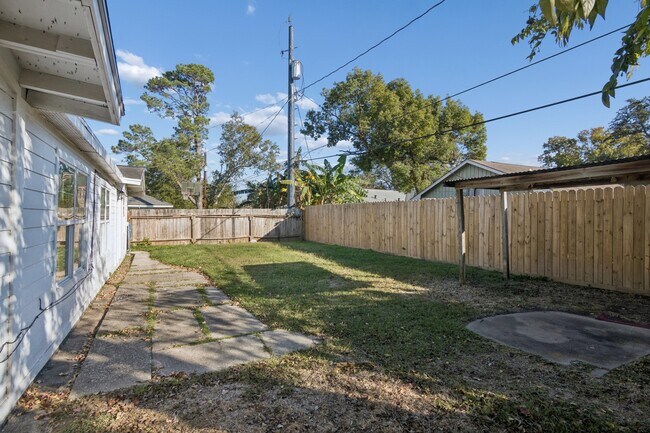 Building Photo - 1861 Dolphin Dr