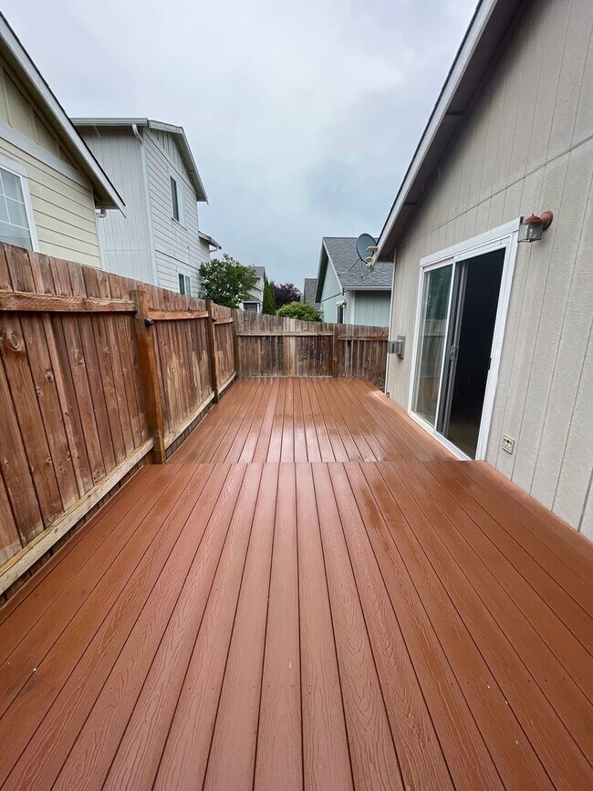 Building Photo - Cozy and Comfortable 3 Bedroom Home, Close to Everything!