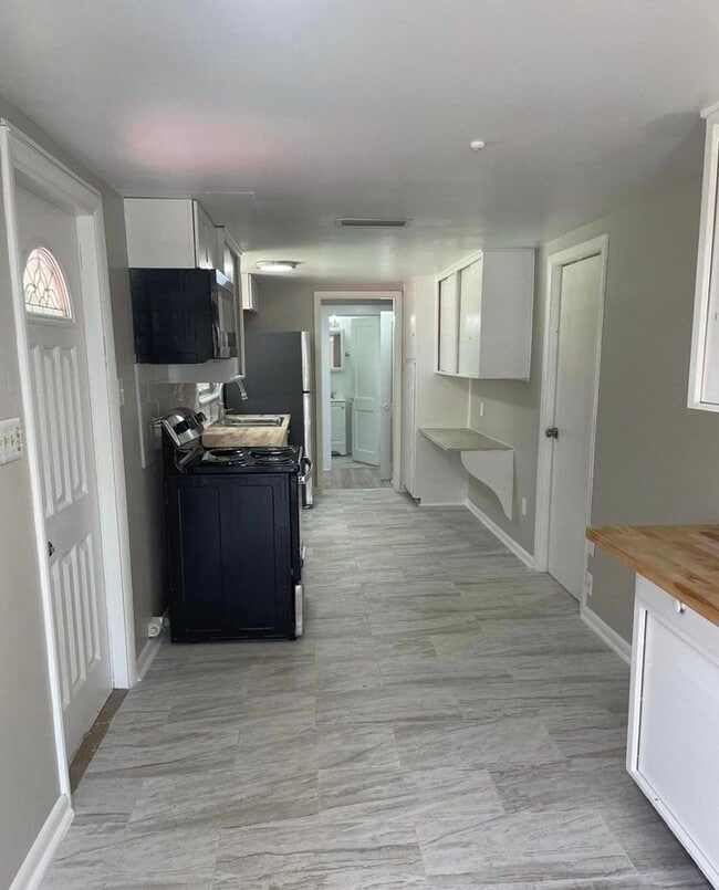 Building Photo - 71 E 56th St