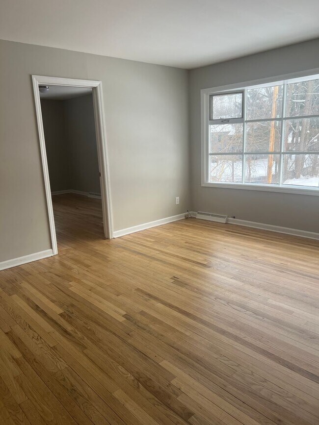 Building Photo - 31-33 Jeffrey Terrace