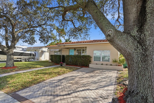 Building Photo - 218 SE 3rd Terrace