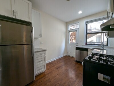 Building Photo - 1821 W Leland Ave