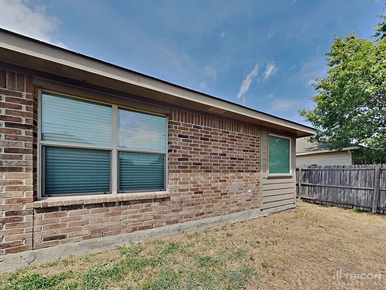 Building Photo - 3018 High Gate Dr