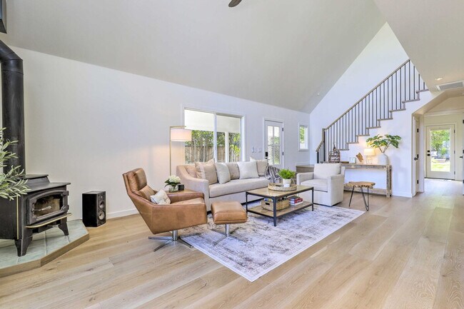 Building Photo - 1155 Grape Ln