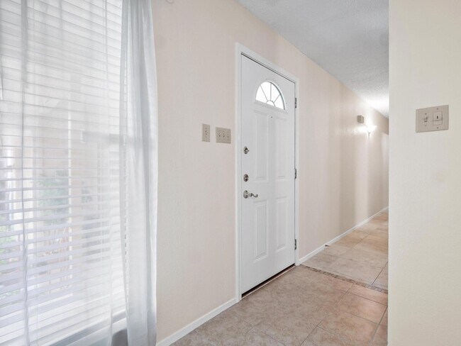 Building Photo - 3513 Westchester Ave