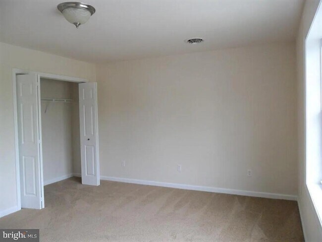 Building Photo - 142 Sable Dr