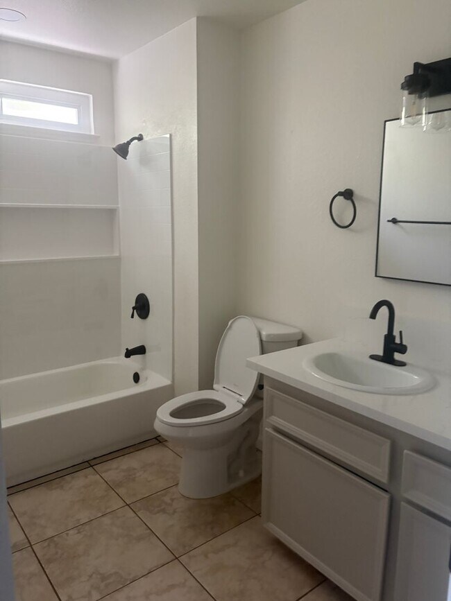 Building Photo - Updated 3 bed 2 bath home in Ceres