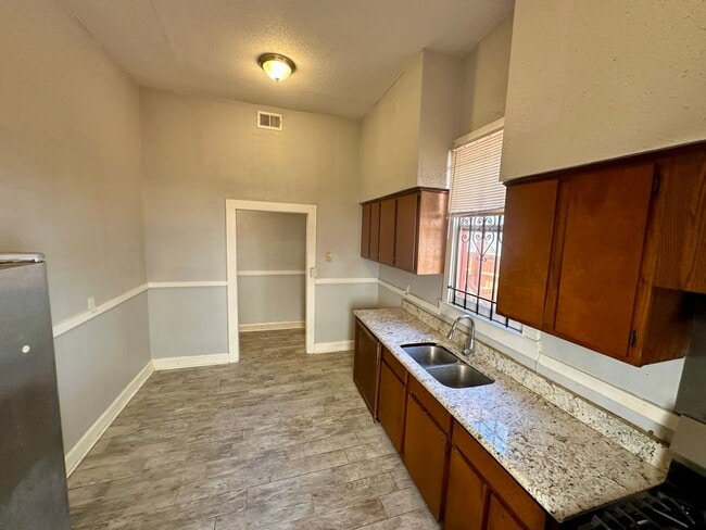 Building Photo - 1 BED | 1 BATH | PRIVATE BACK PATIO | WEST...