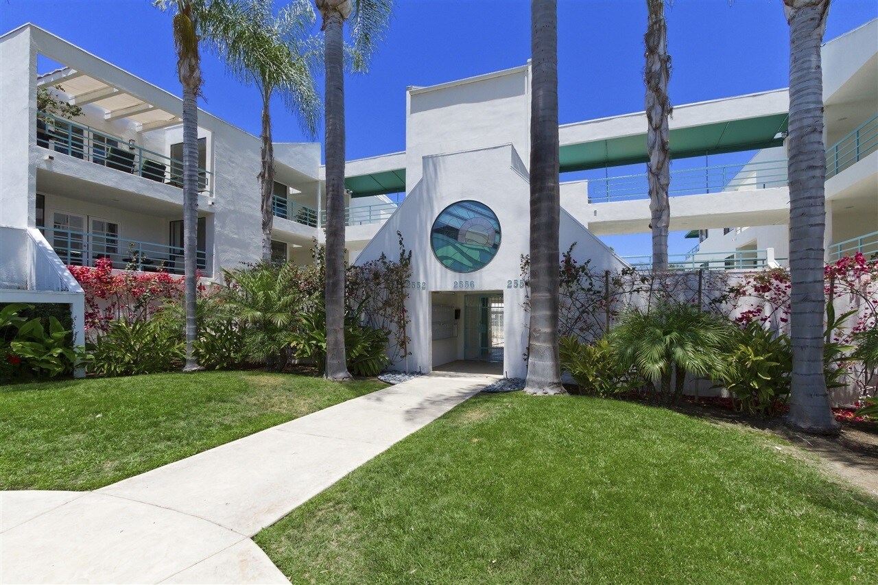 Front of community - 2556 Navarra Dr