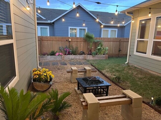 Building Photo - Elegant 4 BR 3.5 BA and 1 Office/Bedroom Convertible Home with Modern Amenities