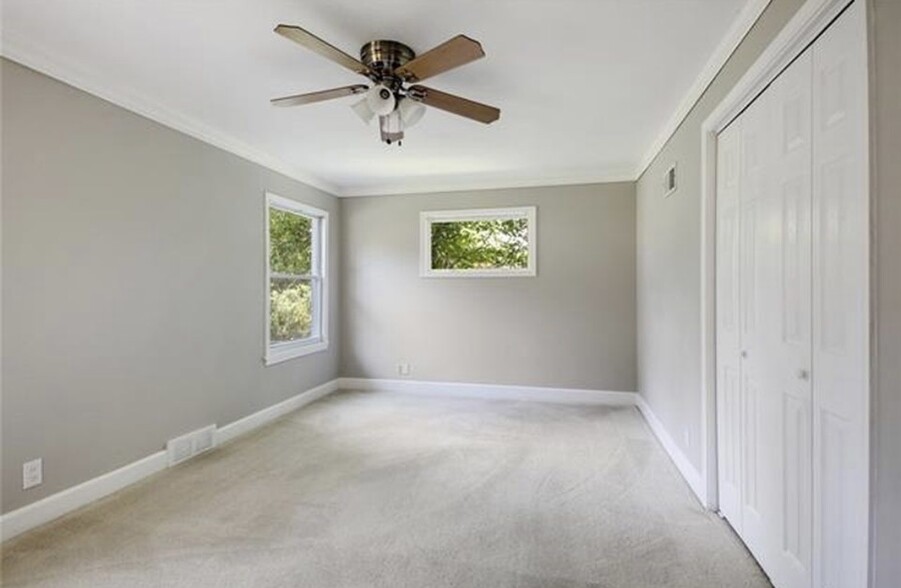 Master Bedroom - 8416 State Line Rd