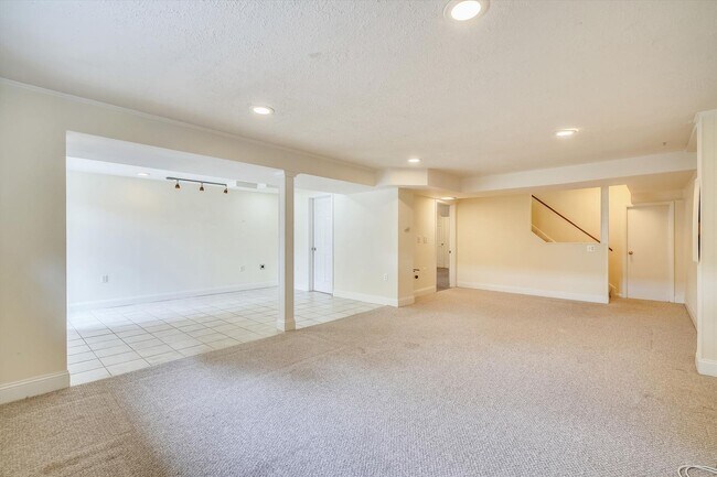 Building Photo - 11200 Powder Horn Dr