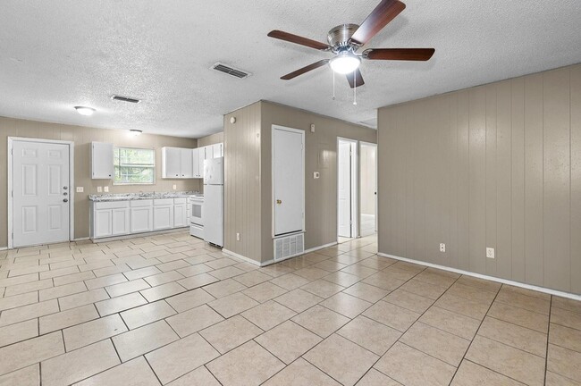 Building Photo - 1611 Jones St