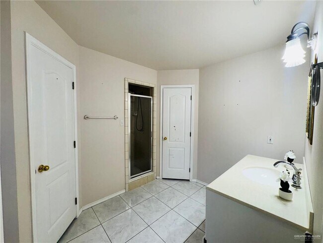 Building Photo - 28 N 40th St