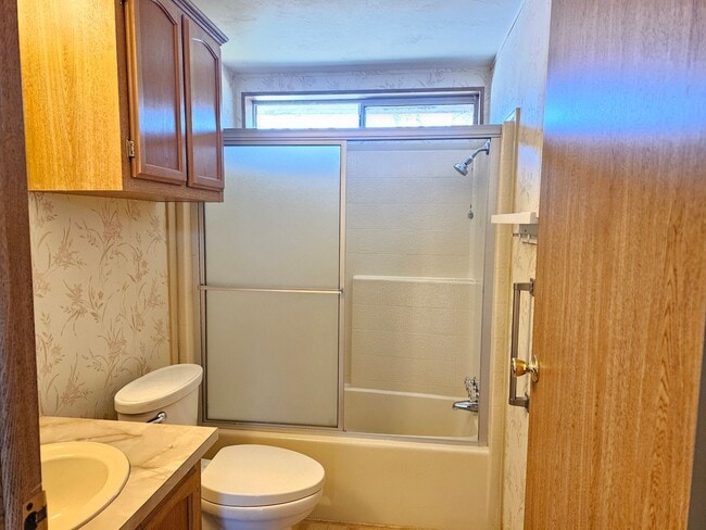 Building Photo - 13973applelane.is4lease.com