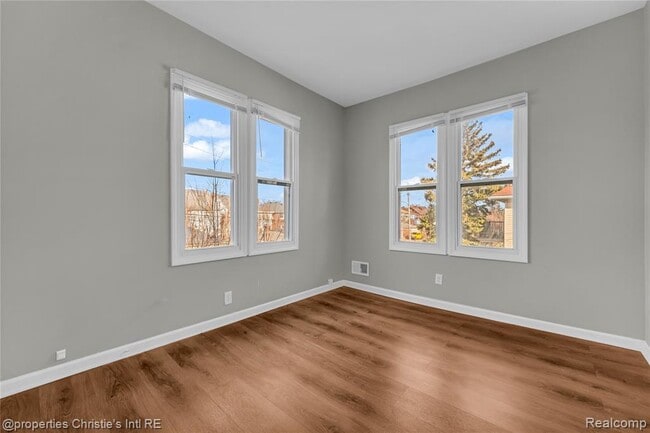 Building Photo - 2508 Clairmount Ave