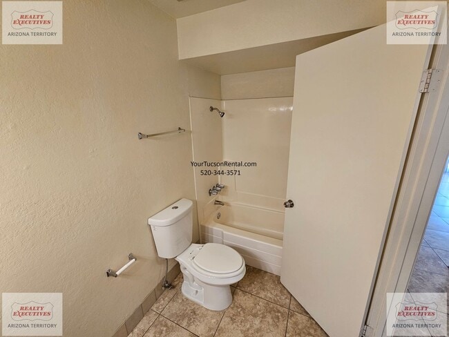 Building Photo - 22nd & Kolb Area Condo - Upstairs unit in Langley Gardens