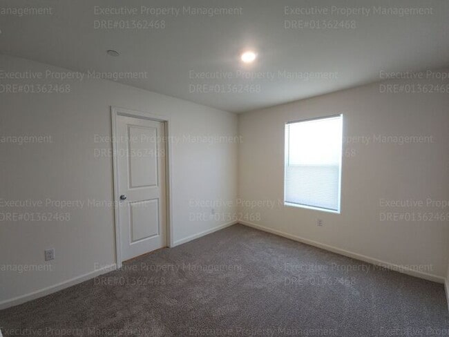 Building Photo - Newly constructed 4 bedroom/ 3 bathroom co...