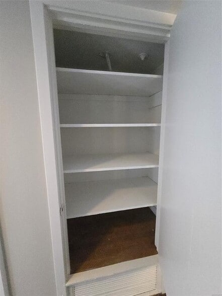 Building Photo - 3709 Wesley Dr