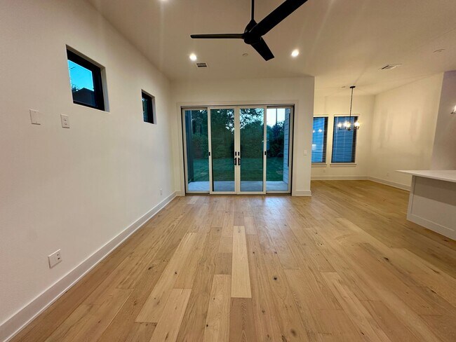 Building Photo - Valley View Villas