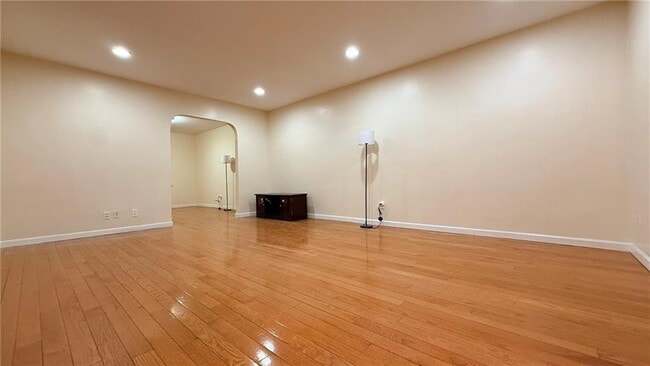 Building Photo - 148-03 61st Rd