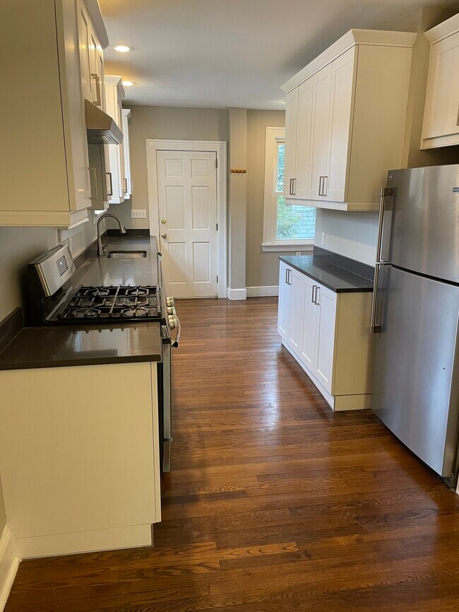 Building Photo - 88 Old Kings Hwy S